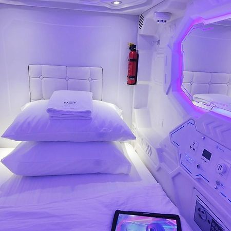 Met A Space Pod @Phrom Phong Bangkok Exterior foto